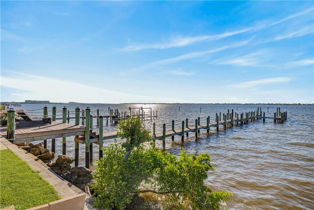 RIVERSIDE YACHT CLUB - Residential