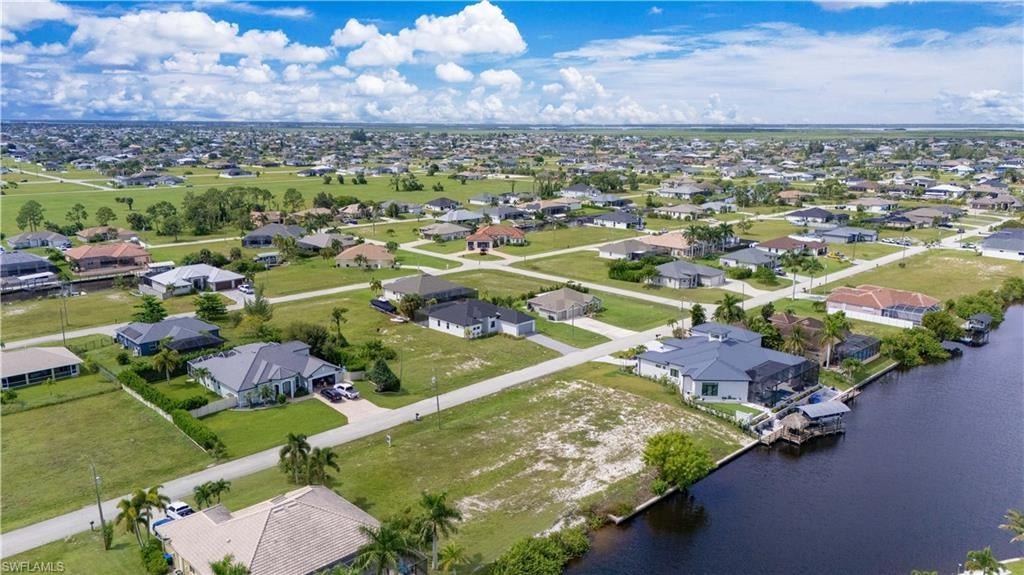 CAPE CORAL - Land