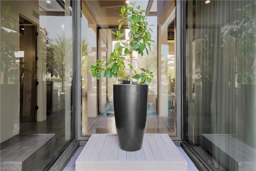 MARCO BEACH - Residential