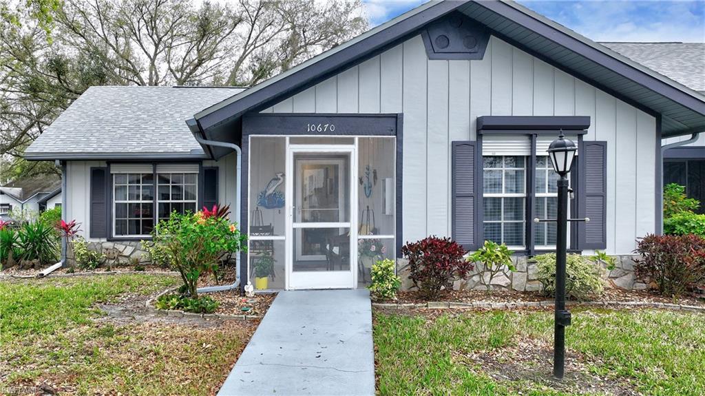 This very desirable end unit in Beacon Square features: 2 bedrooms, 2 baths, CBS consturction, city water and sewer. Very bright and well decorated home is being sold furnished. This unit also has hurricane shutters for peace of mind. Schedule an appointment today, you won't be disappointed!!!