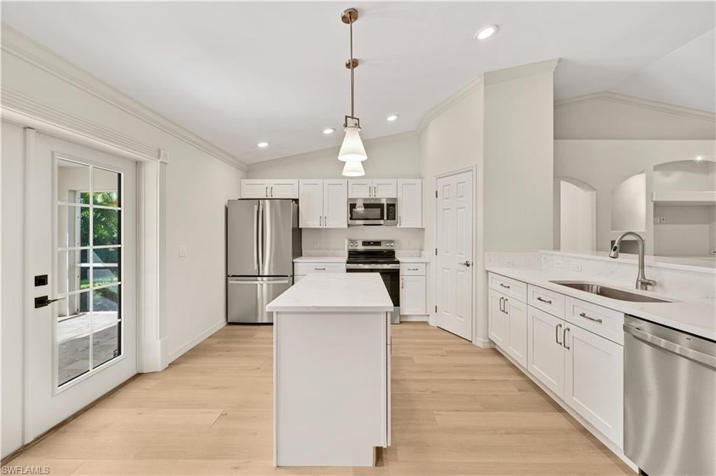 SAN CARLOS PARK - Residential