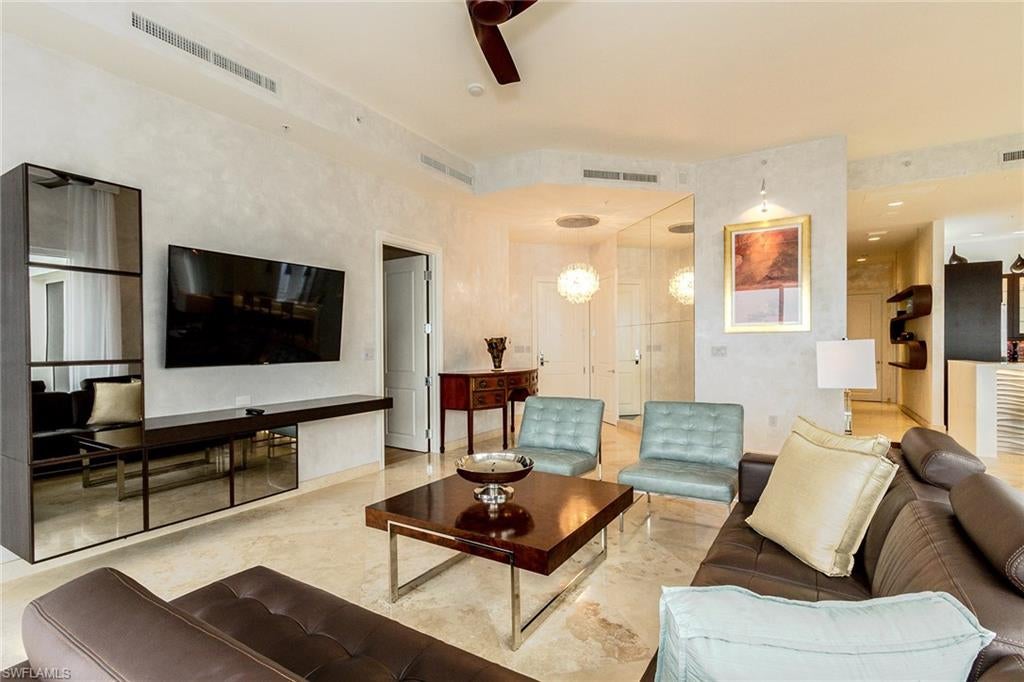 ESPERIA SOUTH - Residential Lease