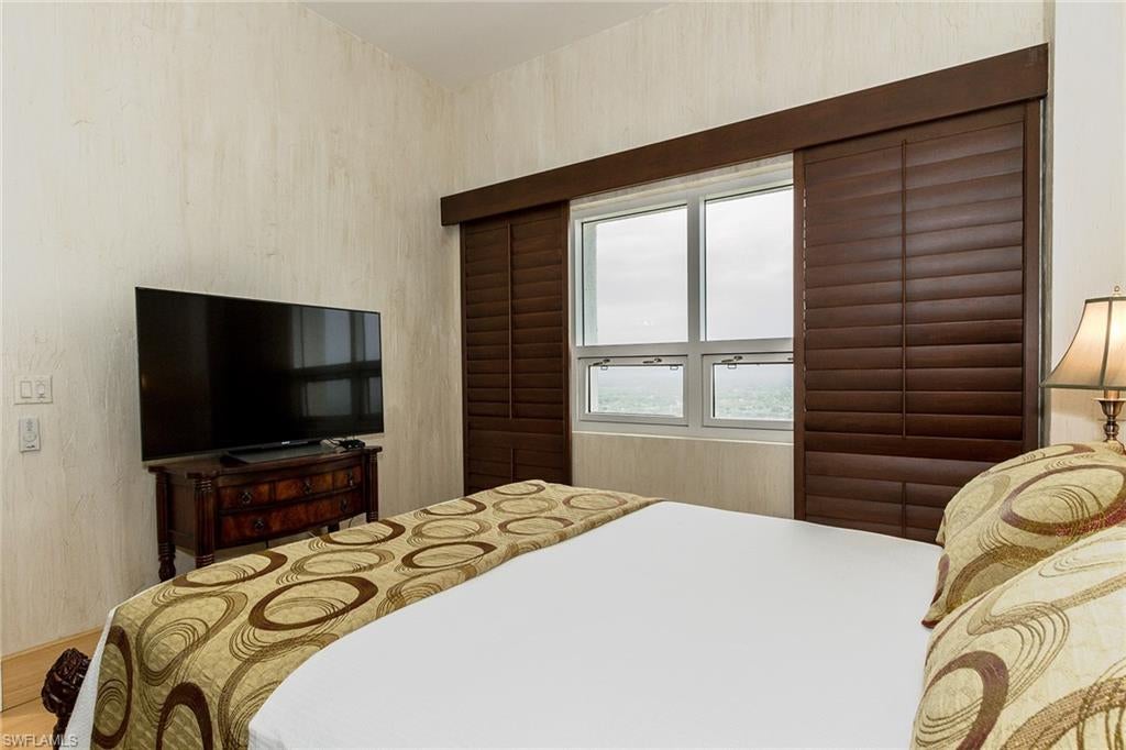 ESPERIA SOUTH - Residential Lease