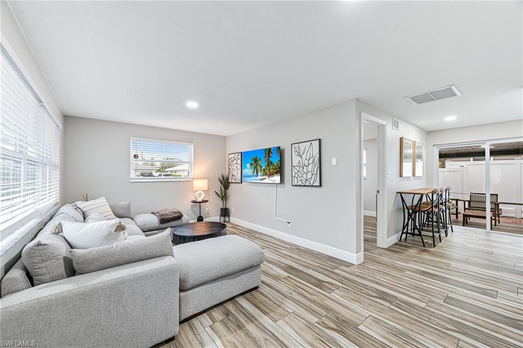 NAPLES PARK - Residential Income