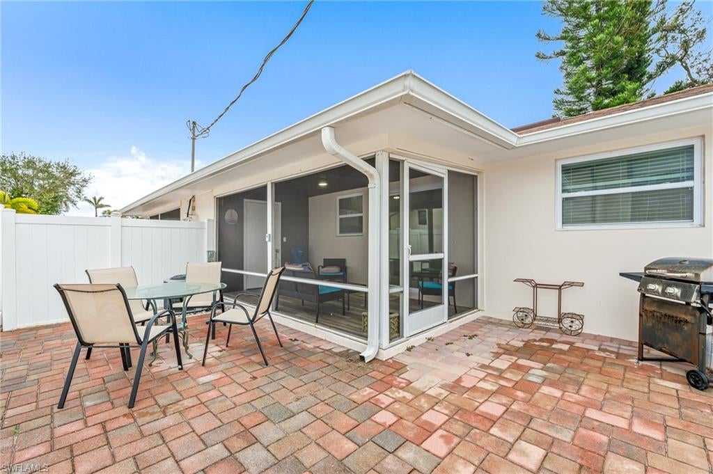 NAPLES PARK - Residential Income