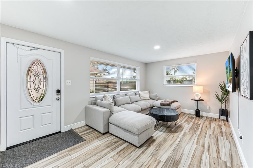 NAPLES PARK - Residential Income