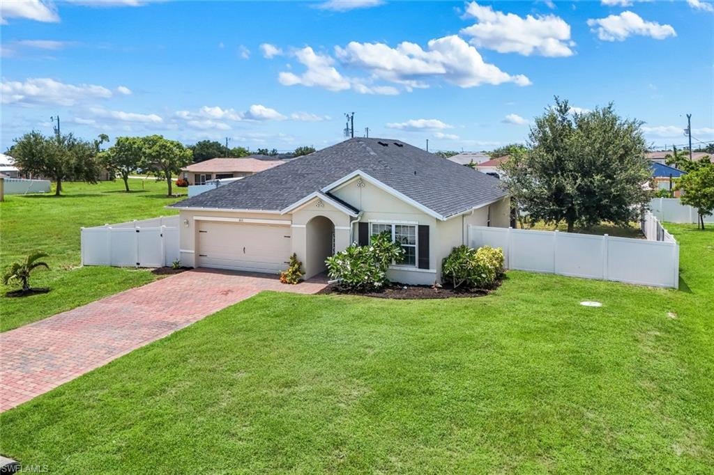 CAPE CORAL - Residential