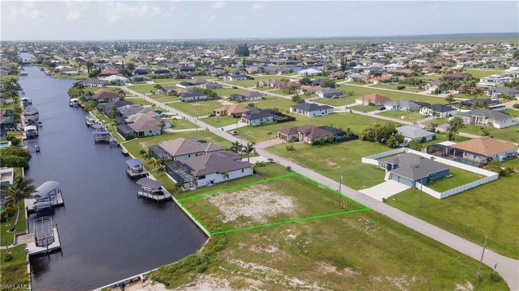 CAPE CORAL - Land
