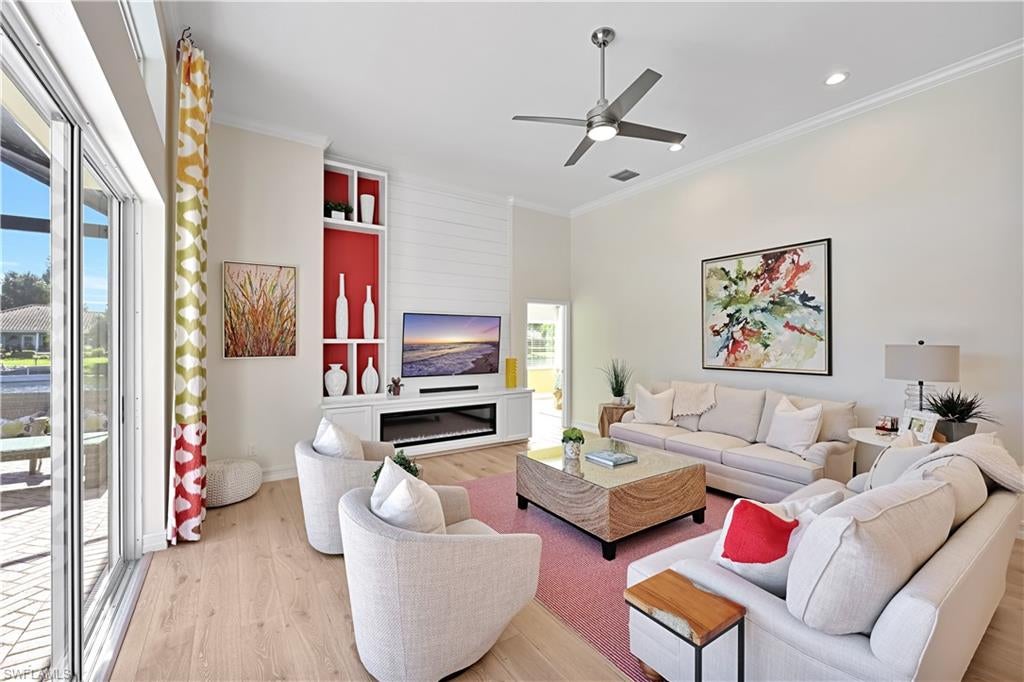 LONGSHORE LAKE - Residential