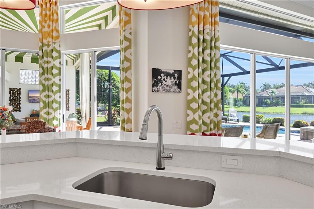 LONGSHORE LAKE - Residential