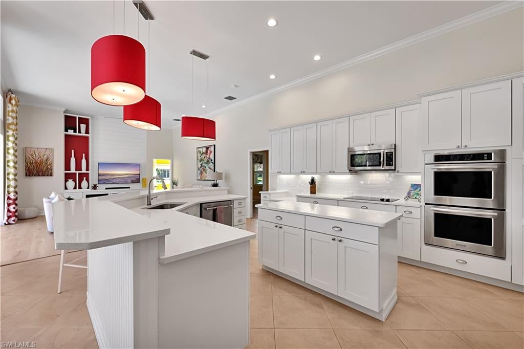 LONGSHORE LAKE - Residential