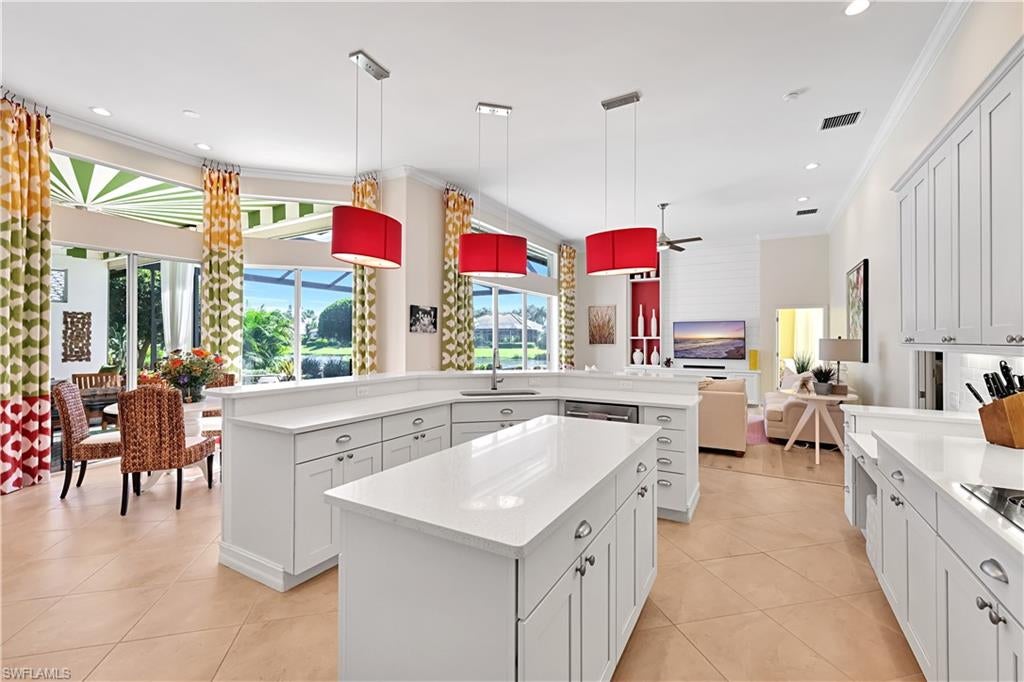 LONGSHORE LAKE - Residential