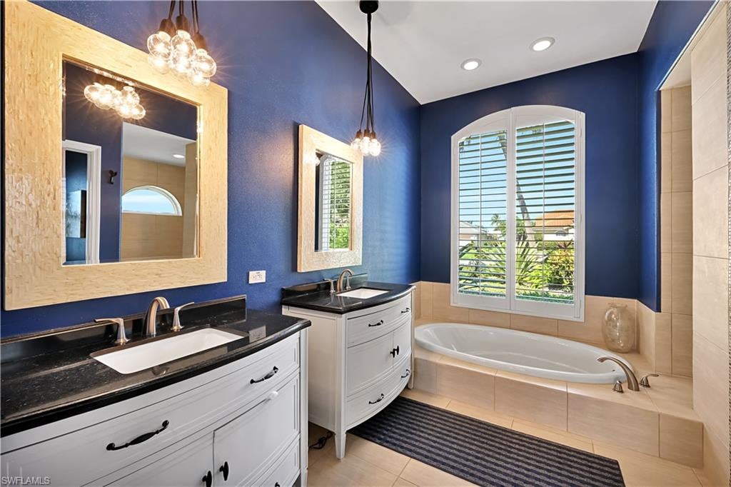 LONGSHORE LAKE - Residential
