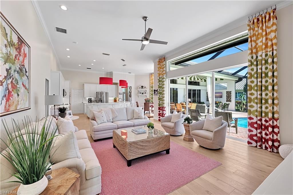 LONGSHORE LAKE - Residential