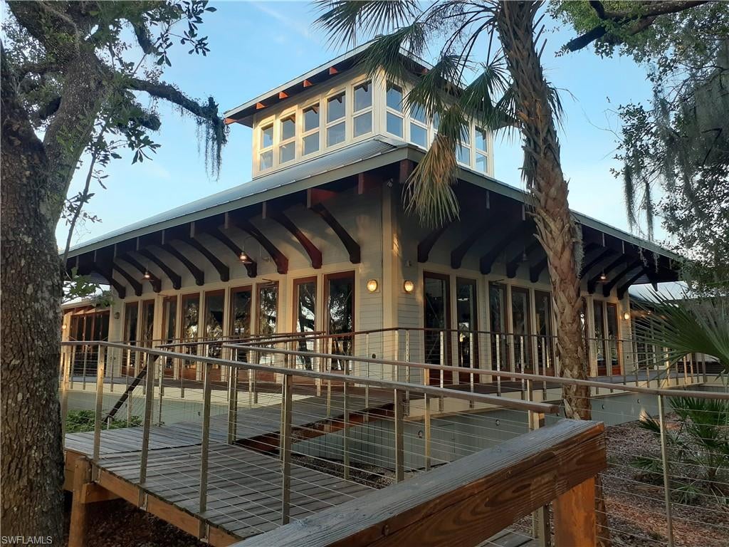 RIVERBEND MOTORCOACH RESORT - Land