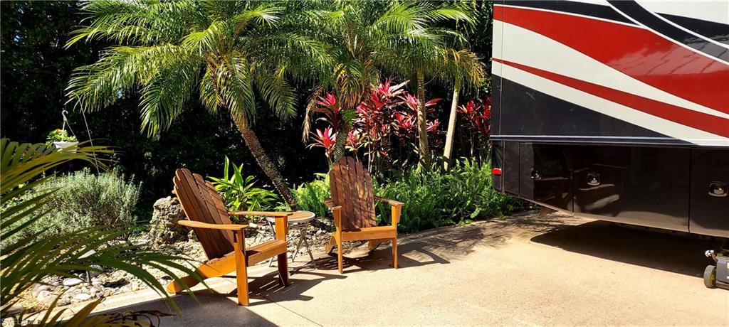 RIVERBEND MOTORCOACH RESORT - Land