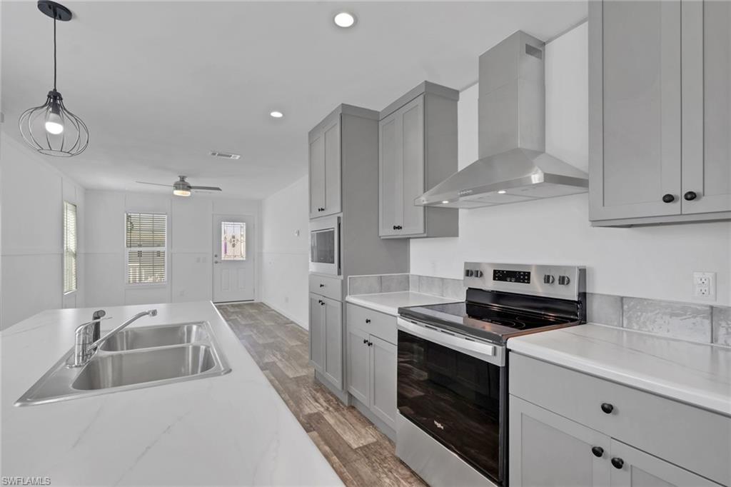 PLANTATION ESTATES MOBILE HOME - Residential
