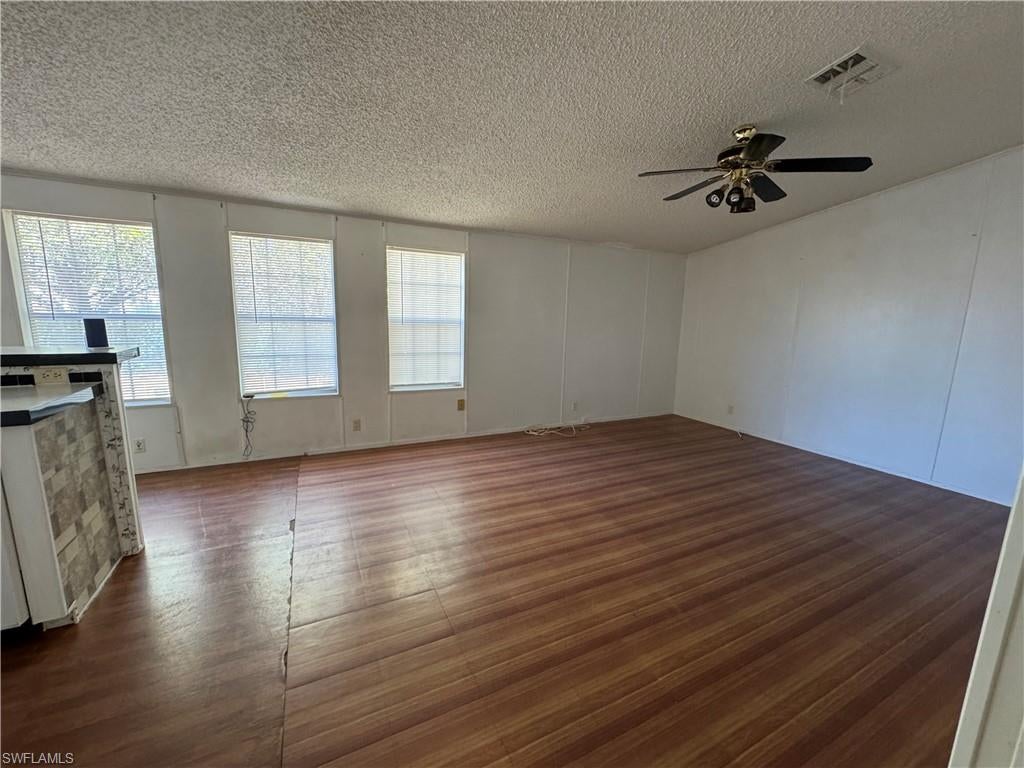 HORSESHOE ACRES - Residential