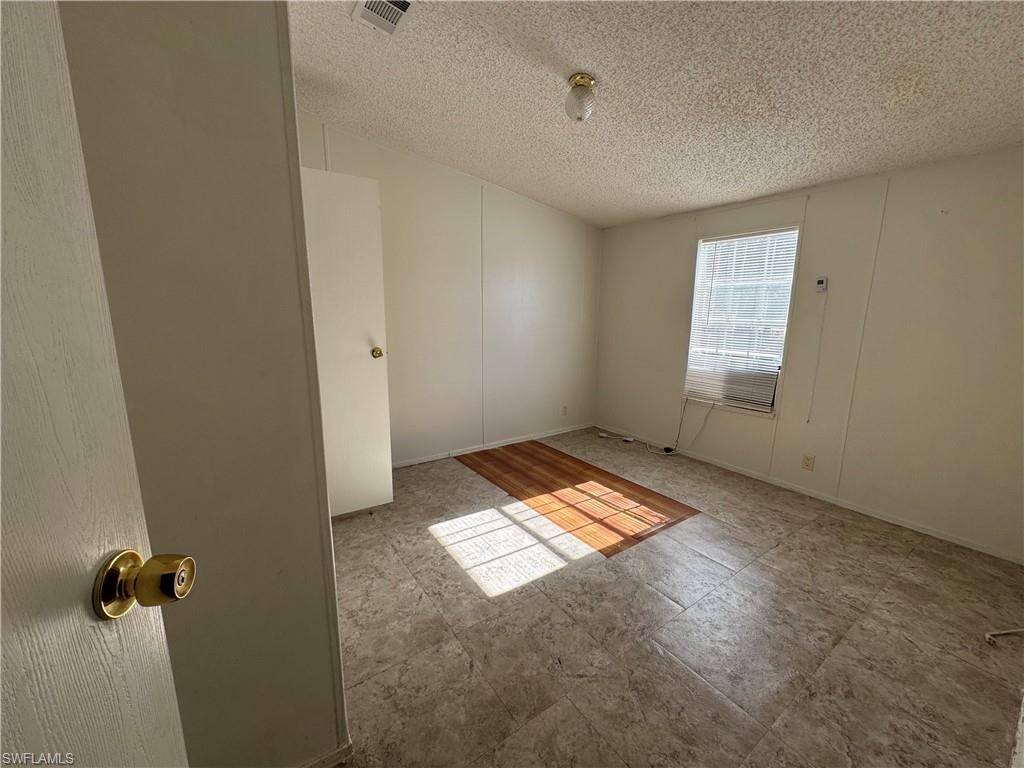 HORSESHOE ACRES - Residential