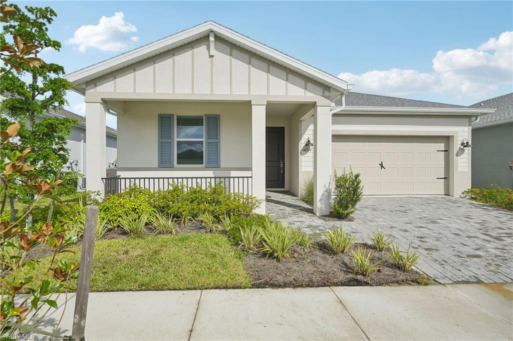 CRESCENT LAKES - Residential