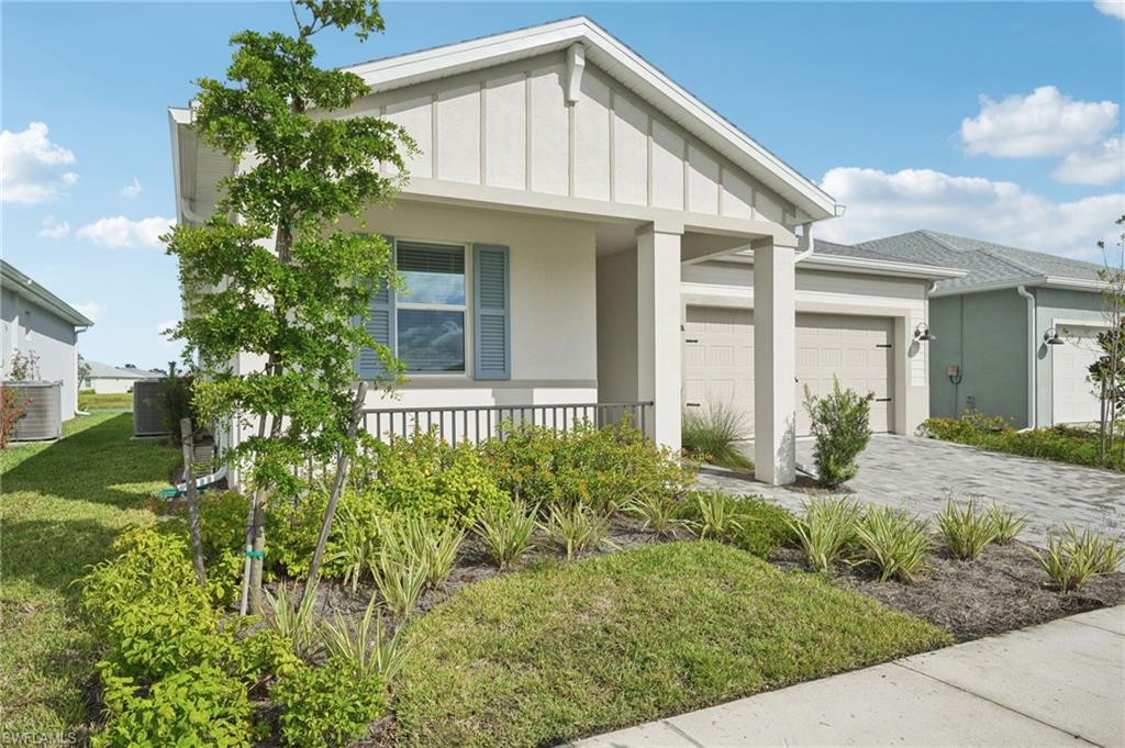 CRESCENT LAKES - Residential