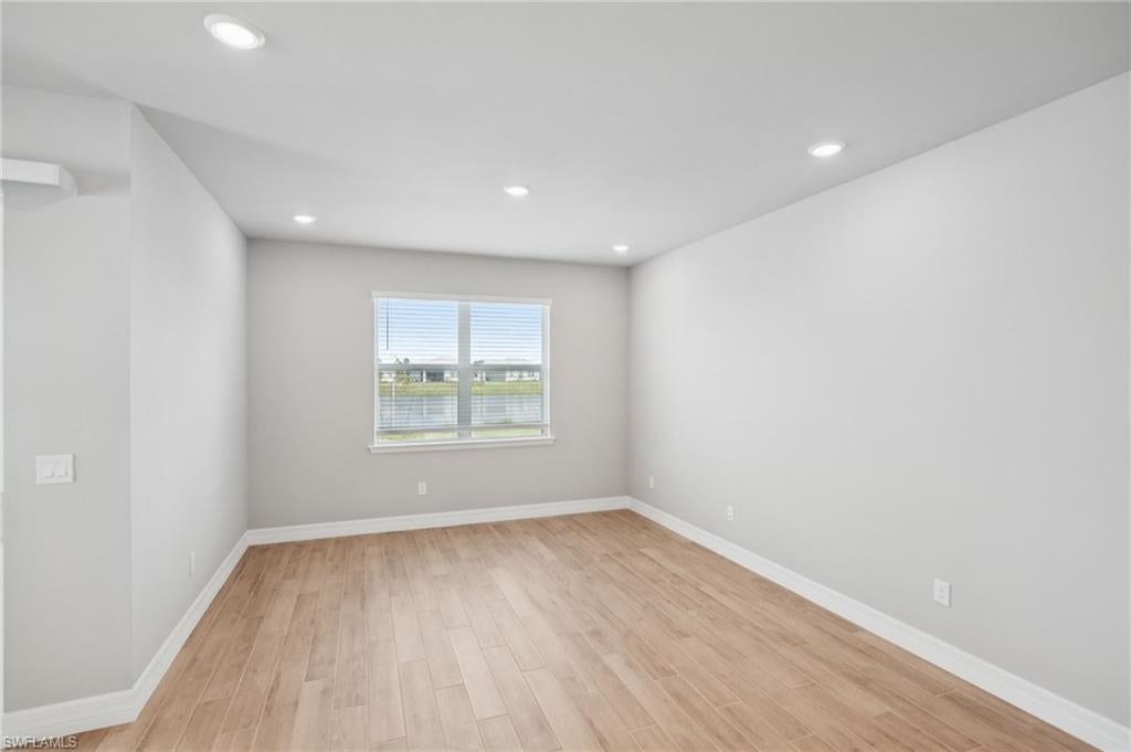 CRESCENT LAKES - Residential
