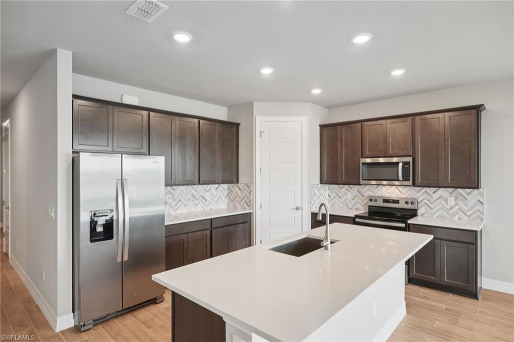 CRESCENT LAKES - Residential