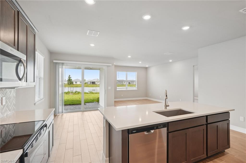 CRESCENT LAKES - Residential