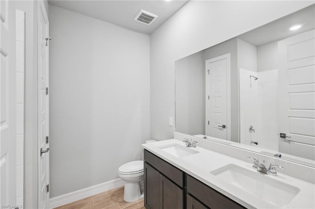 CRESCENT LAKES - Residential