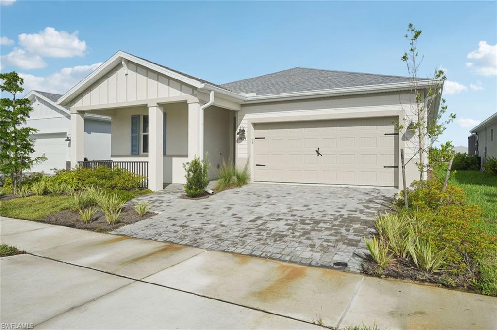 CRESCENT LAKES - Residential