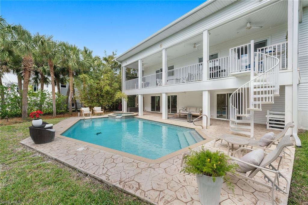 ANCHORS AWEIGH - Residential
