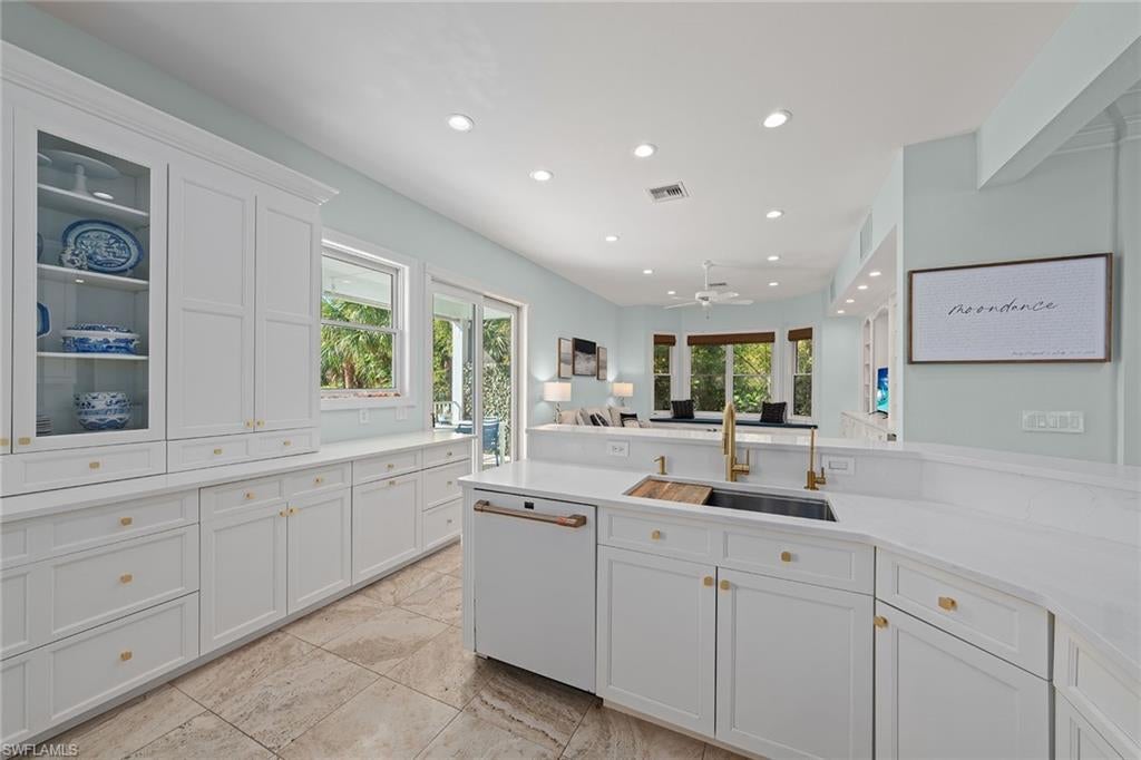 ANCHORS AWEIGH - Residential
