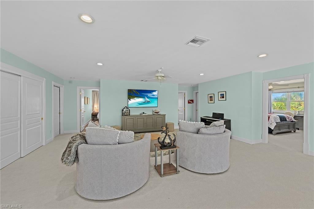 ANCHORS AWEIGH - Residential
