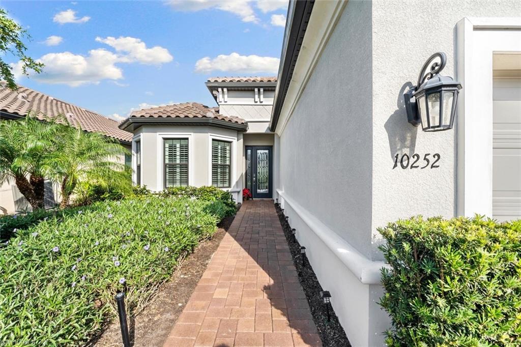 PEBBLE POINTE - Residential