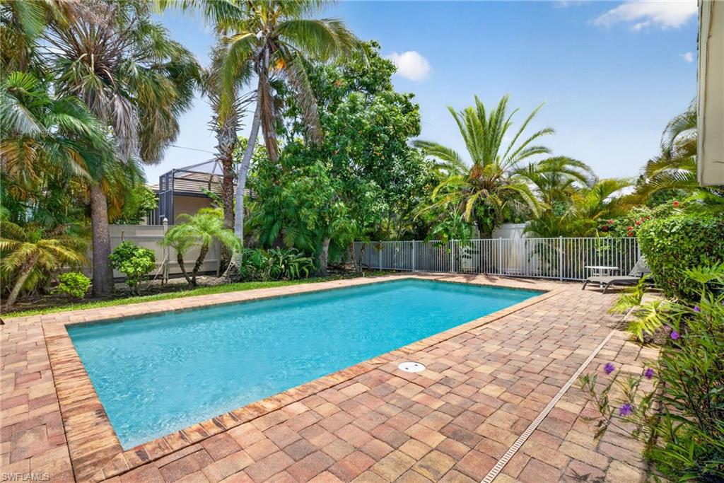 NAPLES PARK - Residential Income