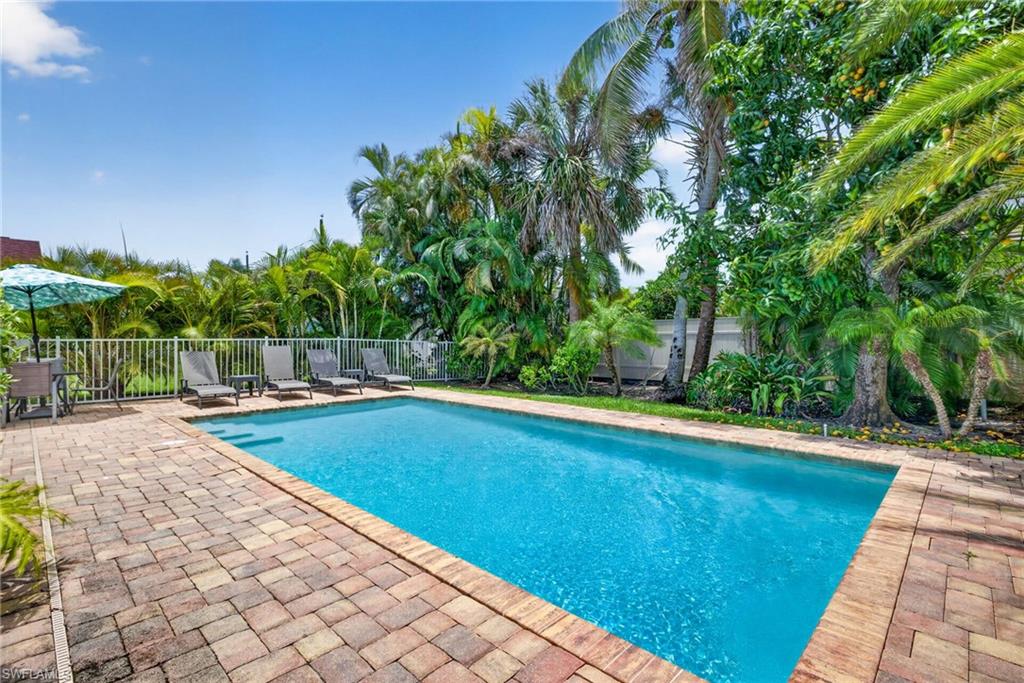 NAPLES PARK - Residential Income