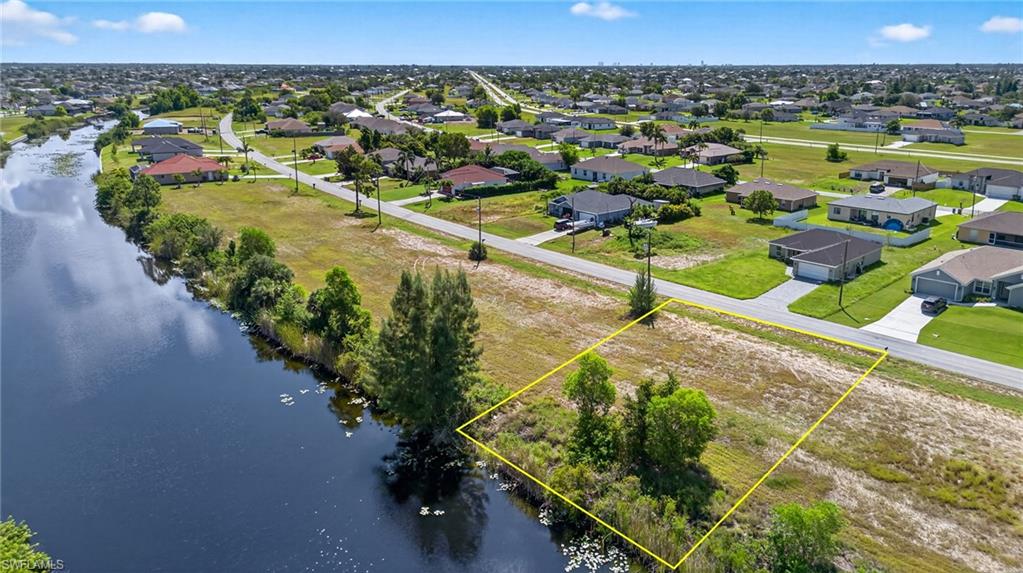 CAPE CORAL - Land