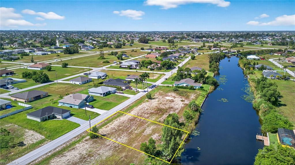 CAPE CORAL - Land