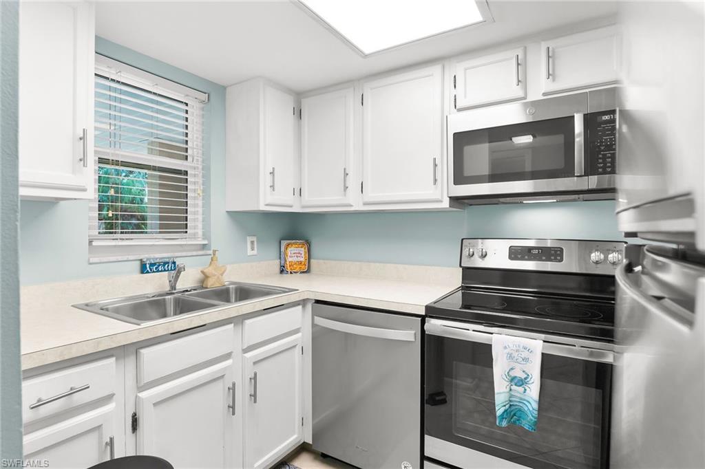 ISLAND MANOR APTS - Residential