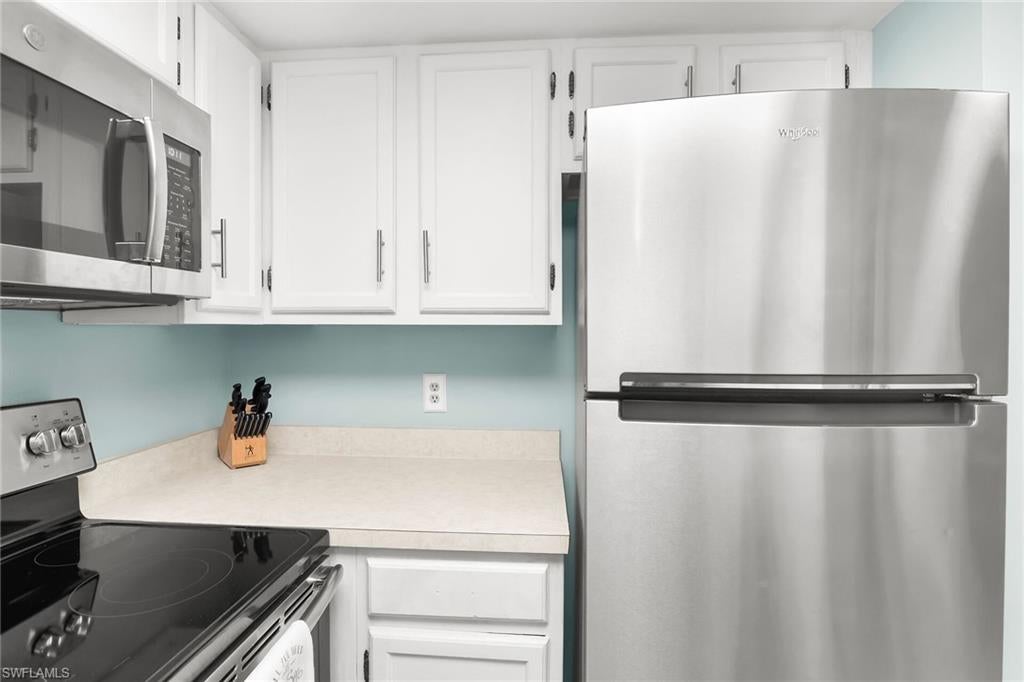 ISLAND MANOR APTS - Residential