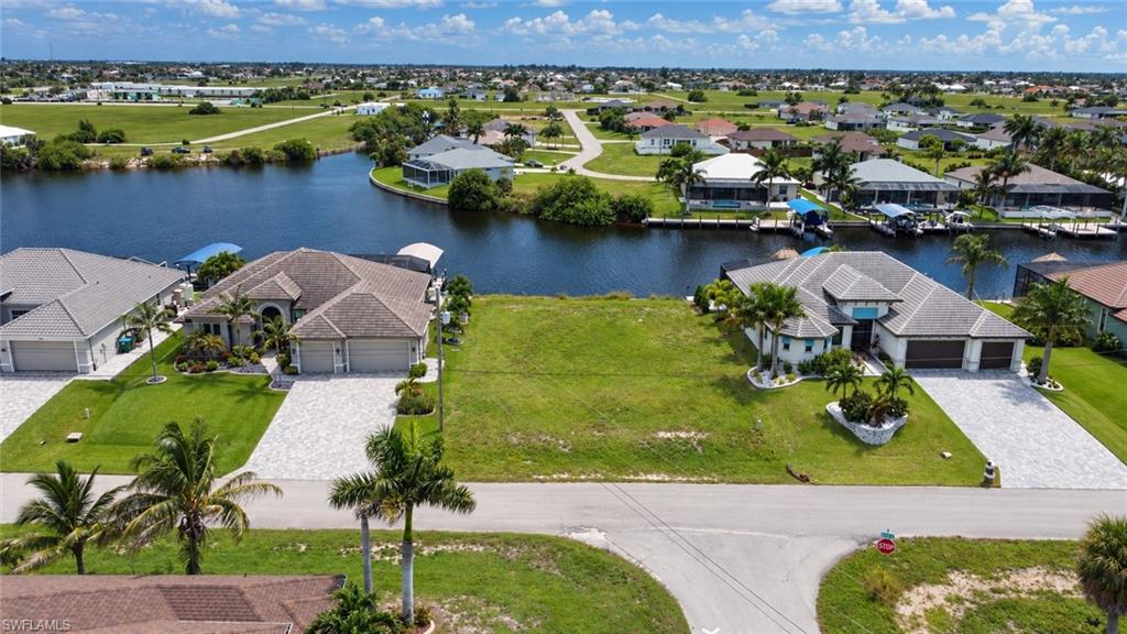 CAPE CORAL - Land