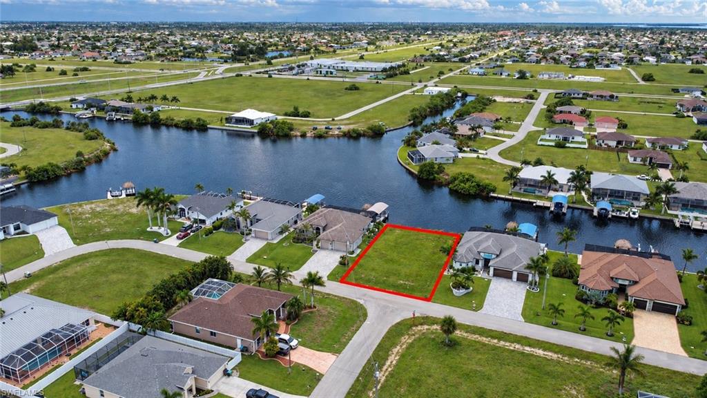 CAPE CORAL - Land