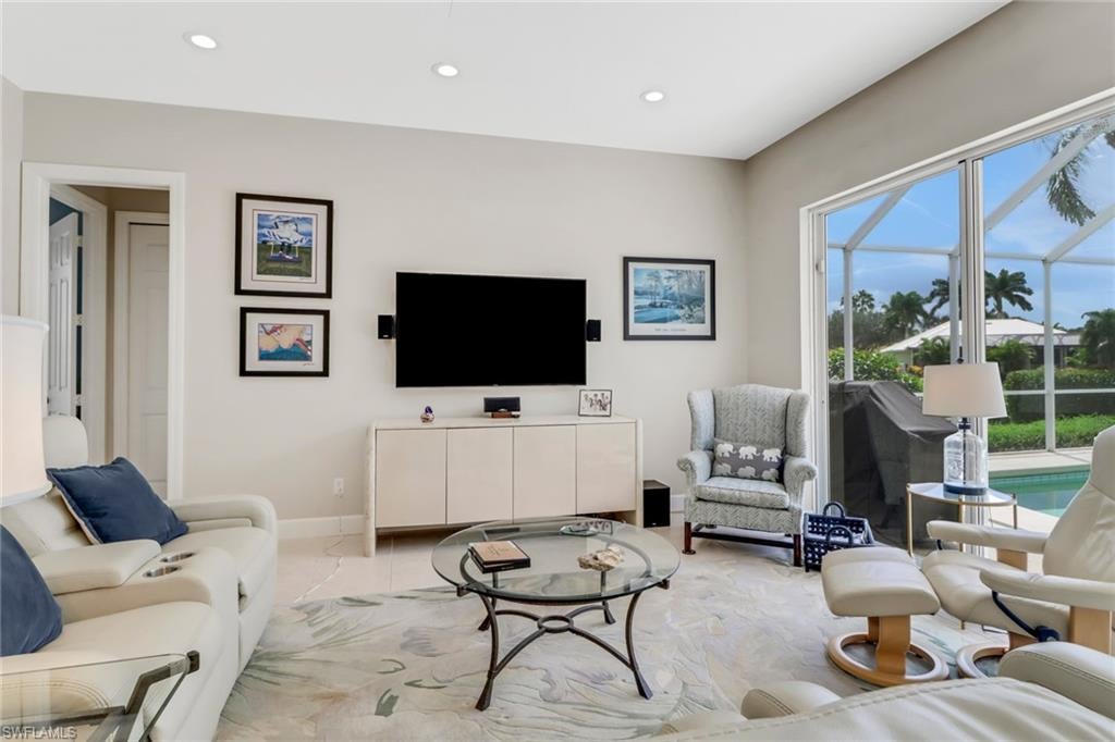 LONGSHORE LAKE - Residential