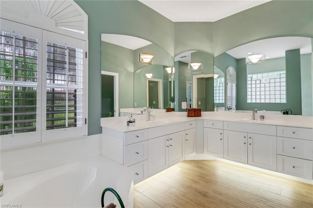 LONGSHORE LAKE - Residential
