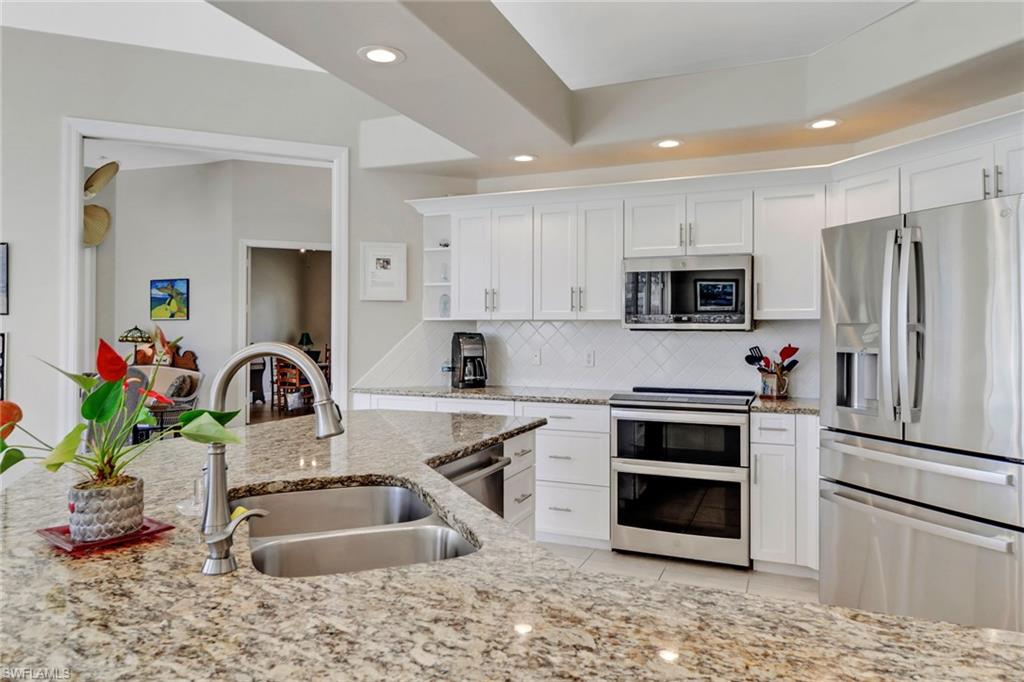 LONGSHORE LAKE - Residential