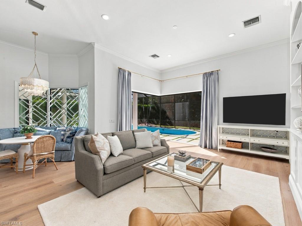 WILSHIRE LAKES - Residential