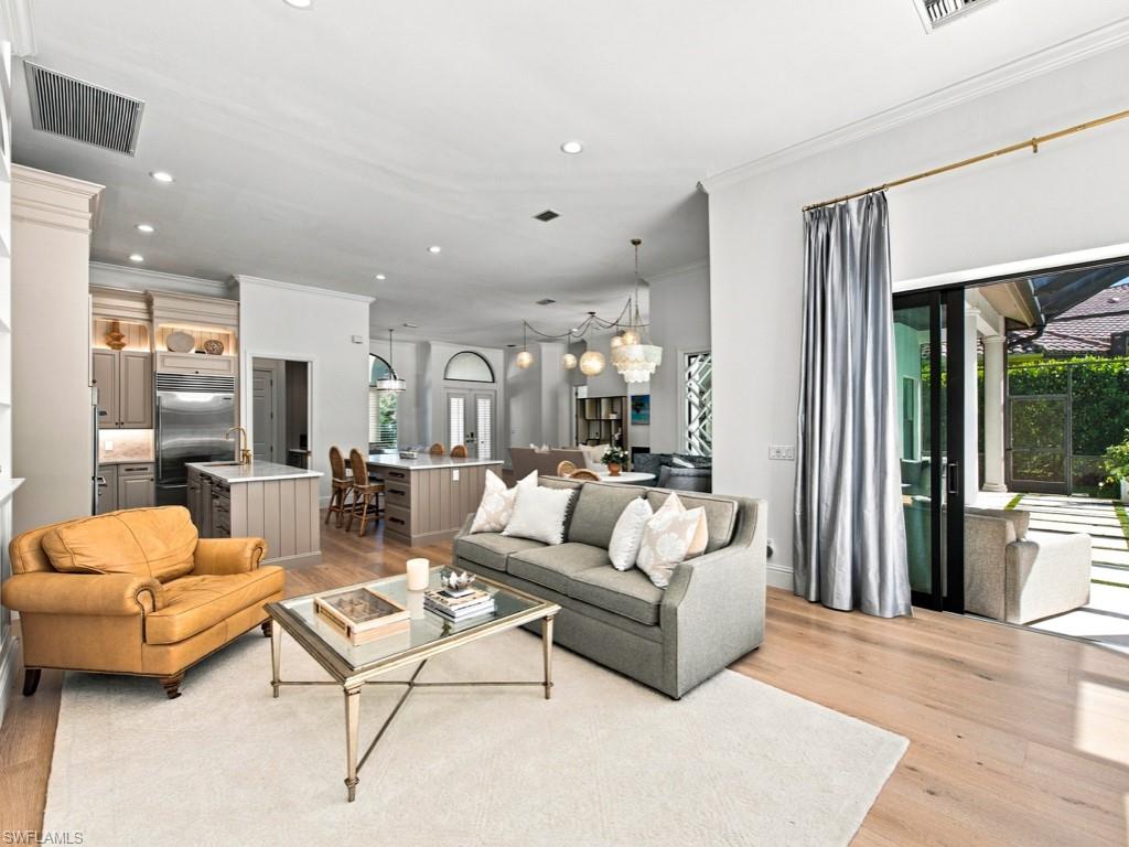 WILSHIRE LAKES - Residential