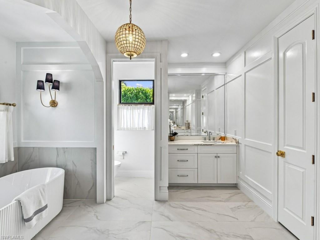 WILSHIRE LAKES - Residential