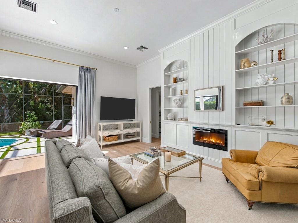 WILSHIRE LAKES - Residential