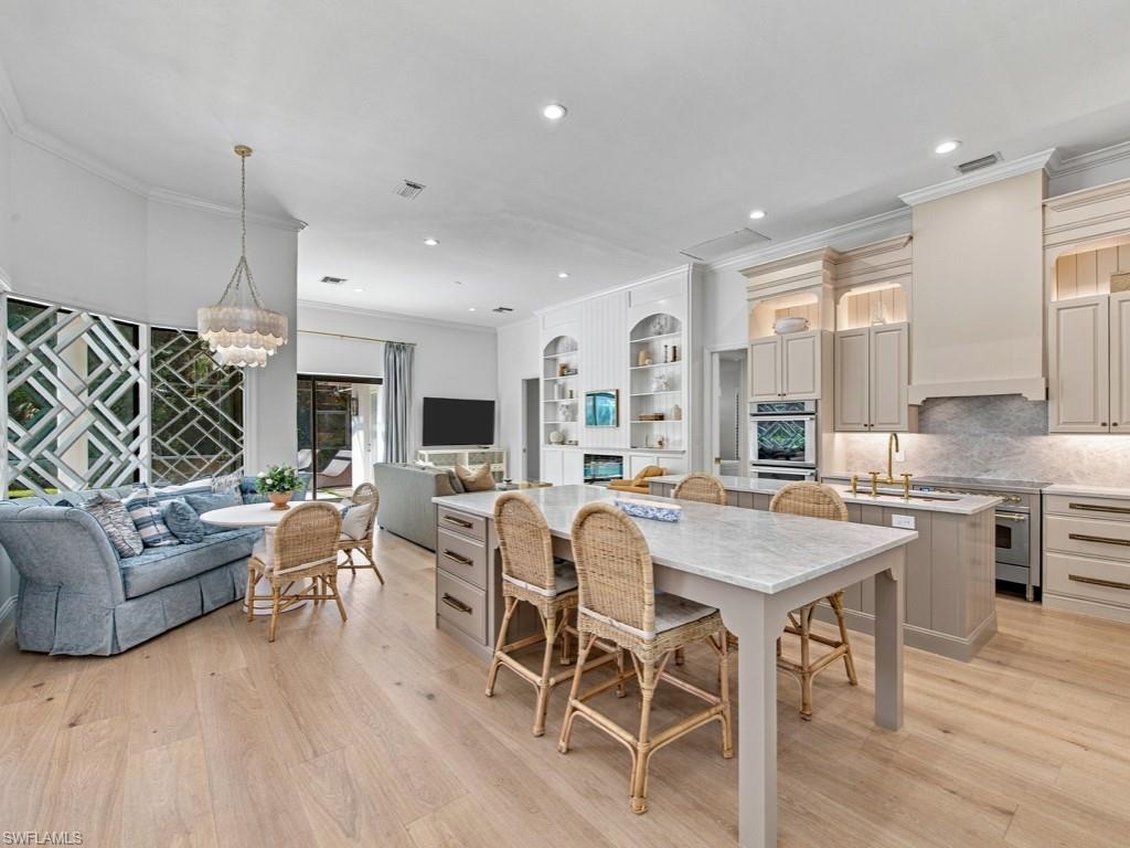 WILSHIRE LAKES - Residential